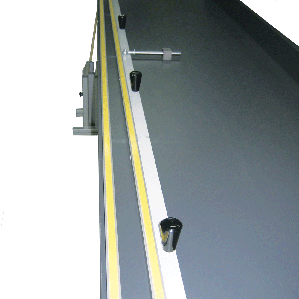 УСТРОЙСТВО ДЛЯ НАКЛЕИВАНИЯ СКОТЧА